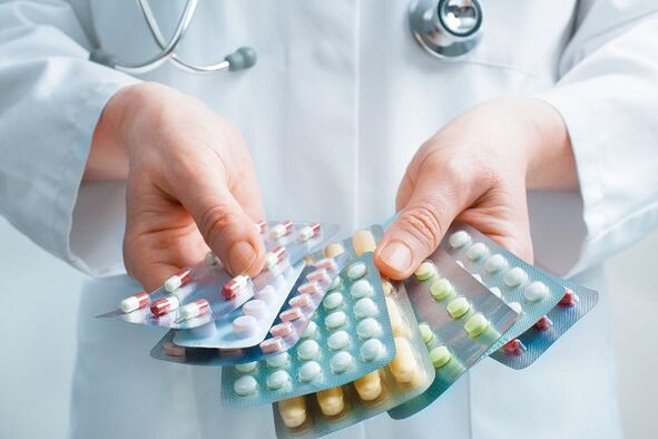 Lääkäri määrää antibiootteja eturauhastulehduksen hoitoon